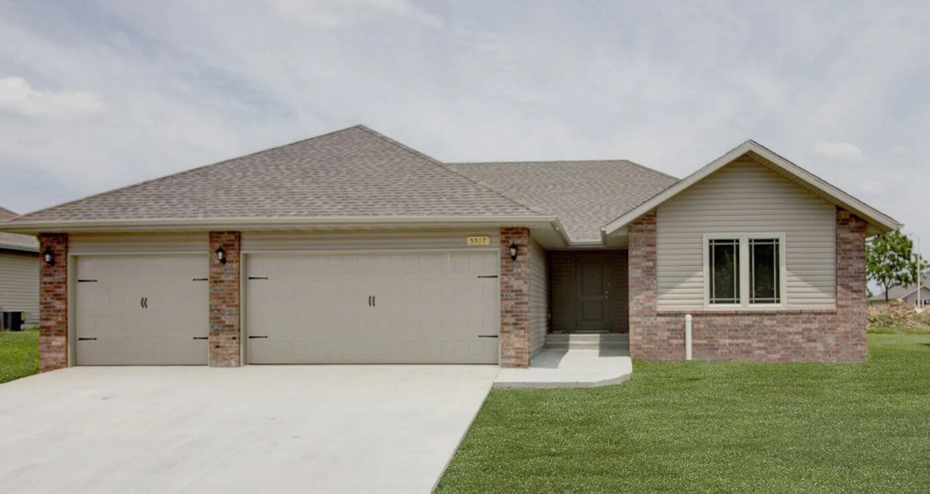 5517 Yew St W in Springfield, MO - Building Photo