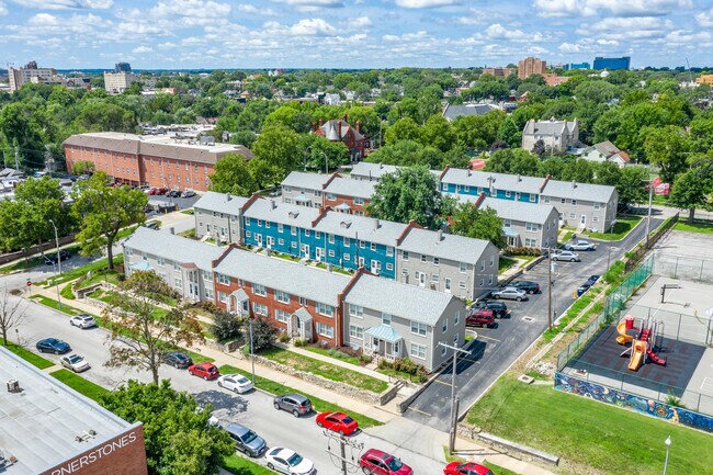 Warwick Court Townhomes in Kansas City, MO - Foto de edificio - Building Photo