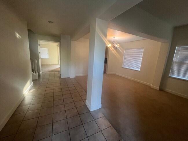 145 Abelia Ln in Patterson, CA - Building Photo - Building Photo