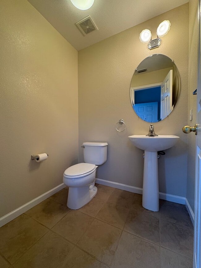 170 Remington St in Brentwood, CA - Building Photo - Building Photo