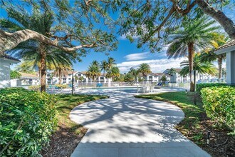 2640 S University Dr in Davie, FL - Foto de edificio - Building Photo