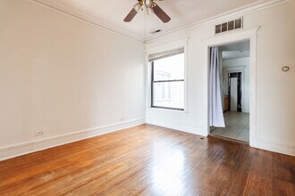 902 W Belle Plaine Ave in Chicago, IL - Building Photo - Building Photo