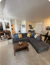 12107 Horseshoe Dr, Unit 1 in Eagle River, AK - Building Photo - Building Photo