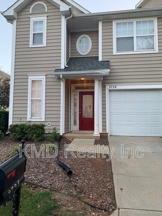 2726 Avalon Loop Rd in Charlotte, NC - Building Photo