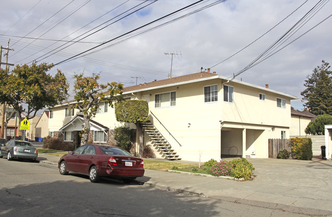 1332 High St in Alameda, CA - Foto de edificio - Building Photo