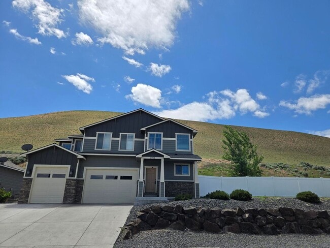 property at 5905 Velonia Dr