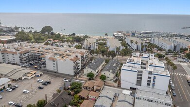 206 S Catalina Ave in Redondo Beach, CA - Building Photo - Building Photo