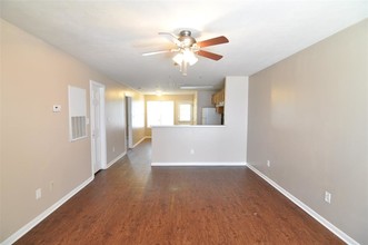 1509 Hollow Hill Dr-Unit -D in Bryan, TX - Building Photo - Building Photo