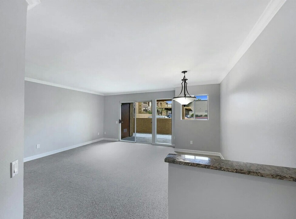 15277 Maturin Dr in San Diego, CA - Building Photo