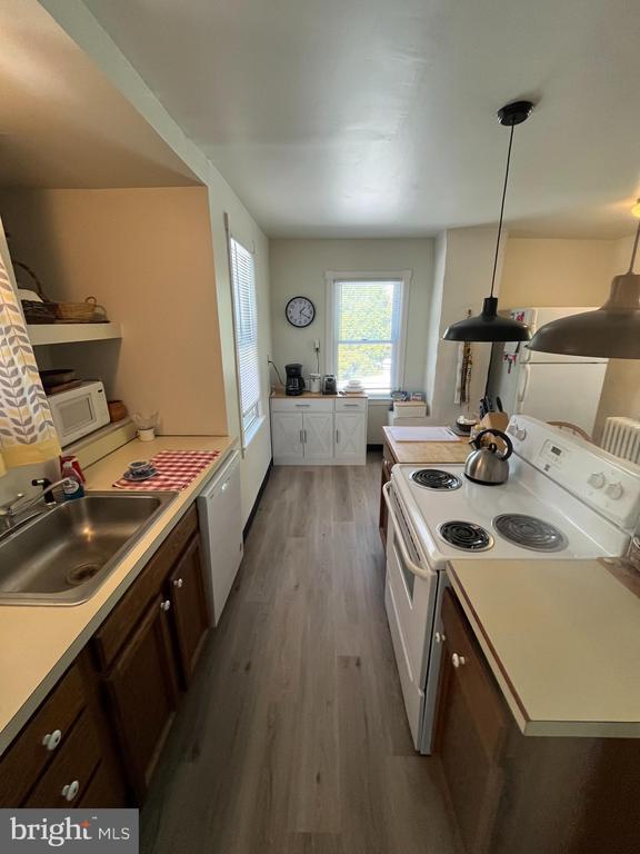 241 W Maple Ave in Langhorne, PA - Building Photo - Building Photo
