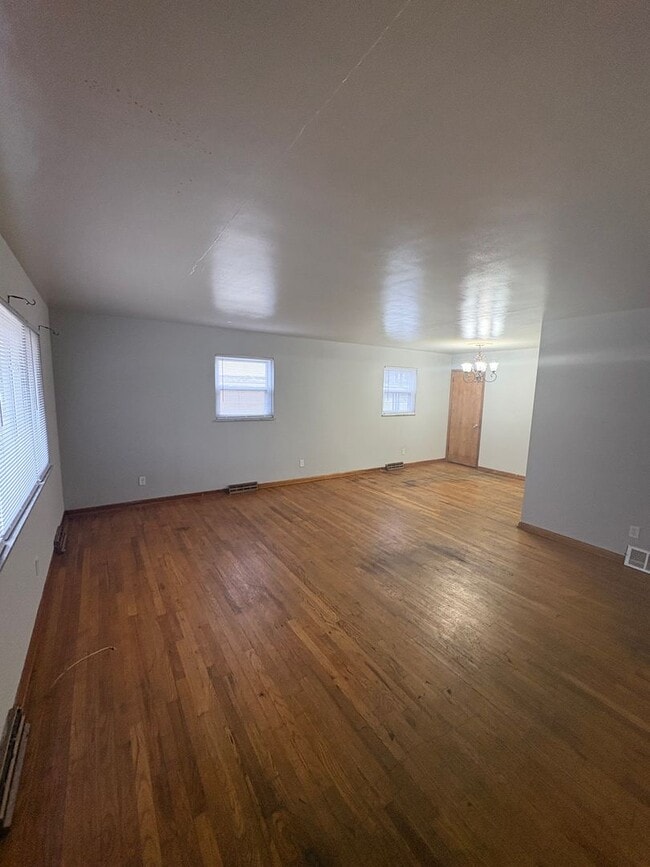 4283 E Mound St in Columbus, OH - Building Photo - Building Photo