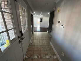 25 Prince Crescent in Brampton, ON - Building Photo