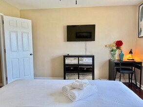 215 Piedmont Ave NE in Atlanta, GA - Foto de edificio - Building Photo