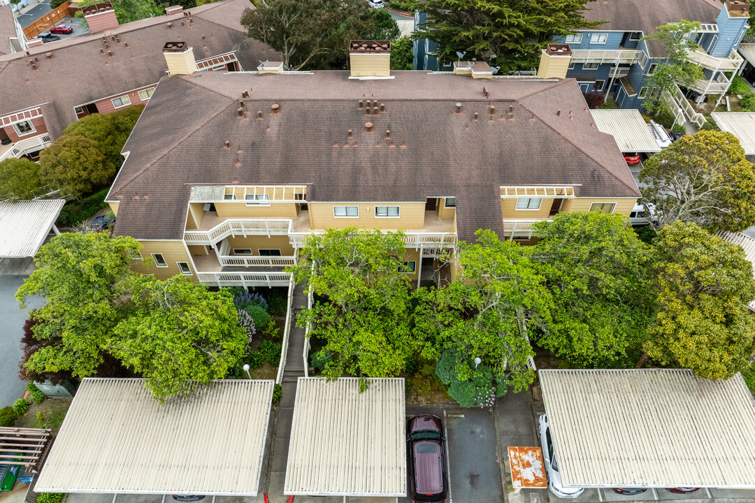 Saddleback in Daly City, CA - Foto de edificio