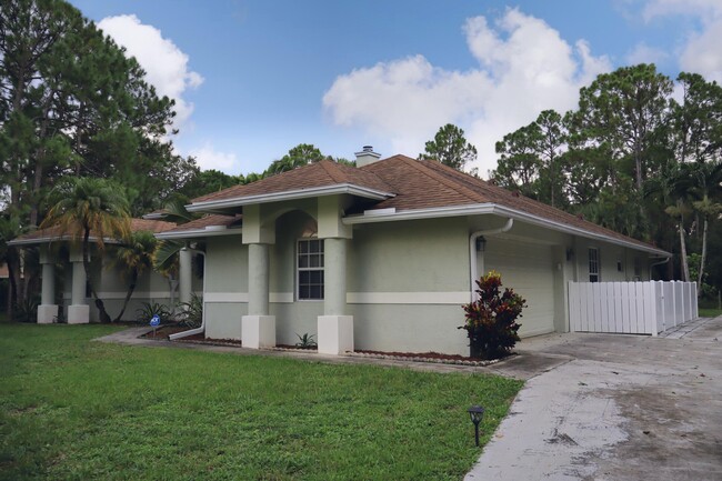 17316 67th Ct N in Loxahatchee, FL - Building Photo - Building Photo