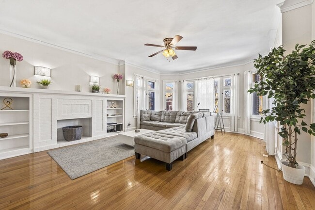 6444 N Washtenaw Ave in Chicago, IL - Building Photo - Building Photo