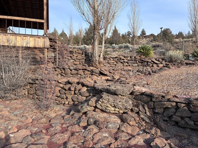 12450 NW Steelhead Falls Dr in Terrebonne, OR - Building Photo - Building Photo