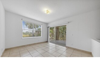 1725 Palm Cove Blvd, Unit verano in Delray Beach, FL - Foto de edificio - Building Photo
