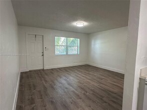 1821 Thomas St in Hollywood, FL - Building Photo - Building Photo