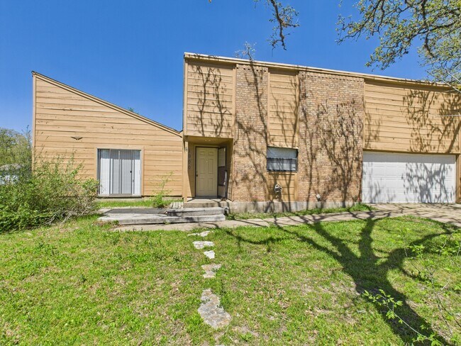 property at 1900 Pinewood Dr