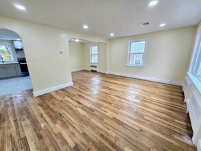 165 Foster St, Unit #1 in Boston, MA - Building Photo - Building Photo