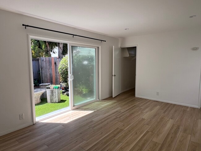 121 Quincy Ave, Unit Studio Cottage in Long Beach, CA - Building Photo - Building Photo