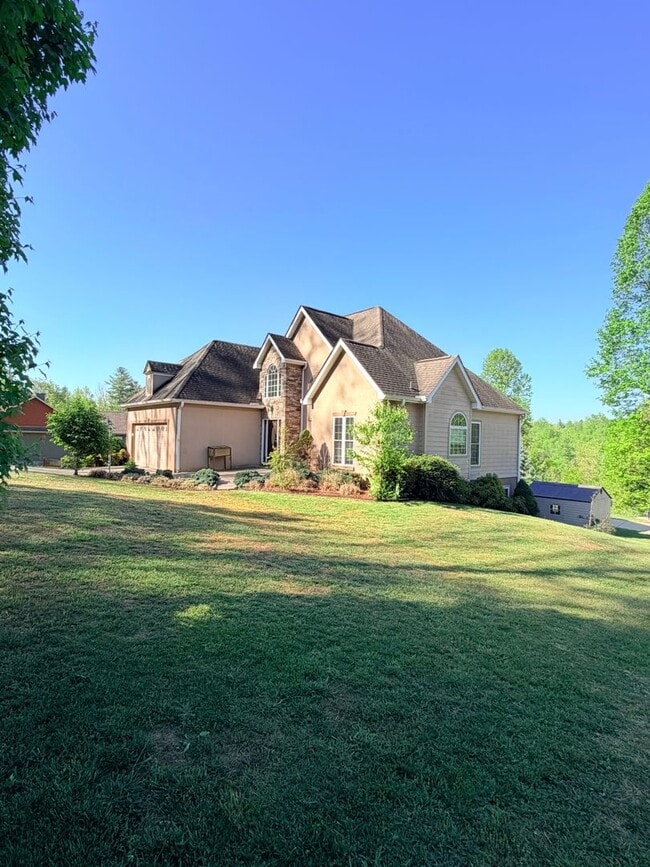 114 Hill Top Acres Dr in Mars Hill, NC - Building Photo - Building Photo