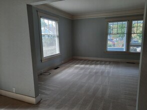 145 S Franklin Ave, Unit B in Wenatchee, WA - Foto de edificio - Building Photo