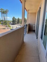 7555 Linda Vista Rd, Unit 38 in San Diego, CA - Building Photo - Building Photo