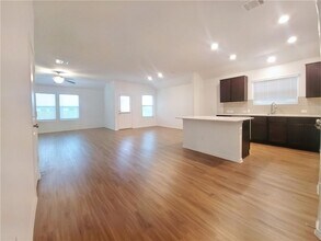 322 Arnage Dr in Hutto, TX - Building Photo - Building Photo