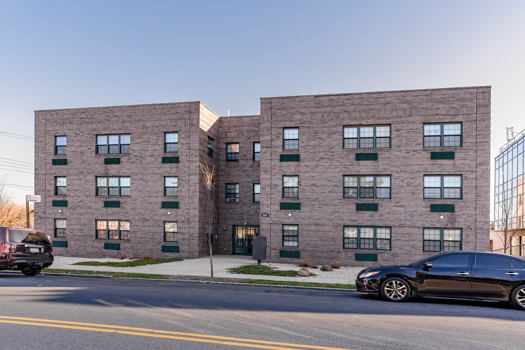 8820 Avenue J in Brooklyn, NY - Foto de edificio