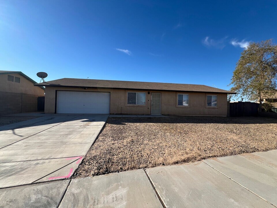 8535 E 39th Pl in Yuma, AZ - Building Photo