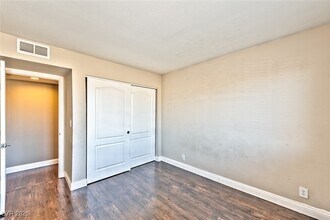 4050 Pacific Harbors Dr in Las Vegas, NV - Foto de edificio - Building Photo