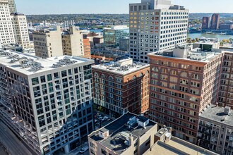 151 W 4th St in Cincinnati, OH - Building Photo - Building Photo