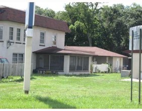 Apartment Bldg in Leesburg, FL - Foto de edificio - Building Photo