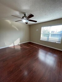 7929 Comal St photo'