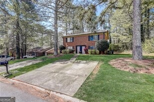 334 Lexington Dr in Lawrenceville, GA - Building Photo