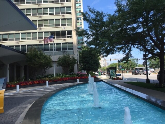 3550 N Lake Shore Dr, Unit 807 in Chicago, IL - Building Photo - Building Photo