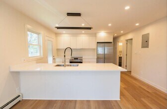 31 Graywood Rd in Port Washington, NY - Building Photo - Building Photo