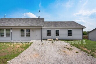 140 Private Rd 4218 in Decatur, TX - Foto de edificio - Building Photo