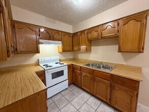 1502 E San Pedro St in Laredo, TX - Building Photo - Building Photo