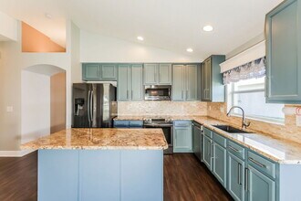 6935 Runner Oak Dr in Wesley Chapel, FL - Building Photo - Building Photo