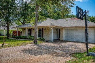 216 Duerr Dr in Bellville, TX - Building Photo - Building Photo