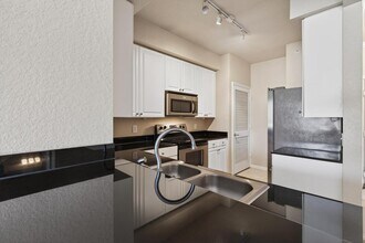 8539 Gate Pkwy W in Jacksonville, FL - Building Photo - Building Photo