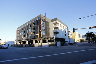 Ace 121 Apartments in Glendale, CA - Foto de edificio - Building Photo