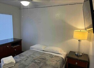 444 E Naples Dr, Unit A in Las Vegas, NV - Building Photo - Building Photo