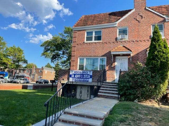 141-32 68th Dr in Queens, NY - Building Photo