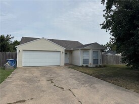3105 NE 12th St in Bentonville, AR - Building Photo