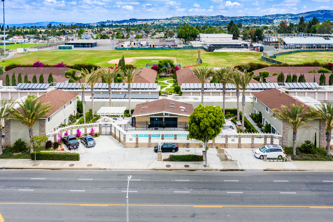 Americana Apartments in Orange, CA - Building Photo