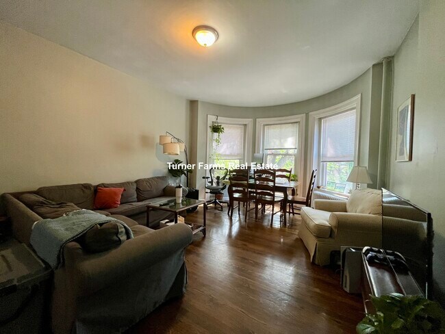 43 Carlton St, Unit 3
